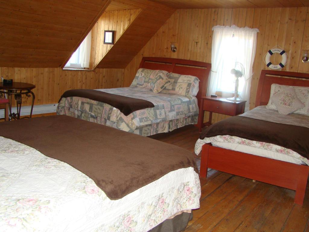 Auberge La Sainte Paix Tadoussac Esterno foto